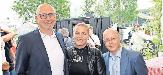 Christoph Komor von Expert (links) mit Iris Komor und Thorsten Schirmer (Madsack).