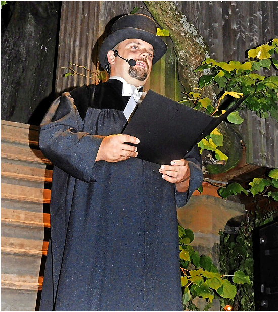 Kerwa-Pfarrer Stefan Funke ließ im vergangenen Jahr die Ereignisse der Kirchweih mit einer ordentlichen Prise Satire Revue passieren.