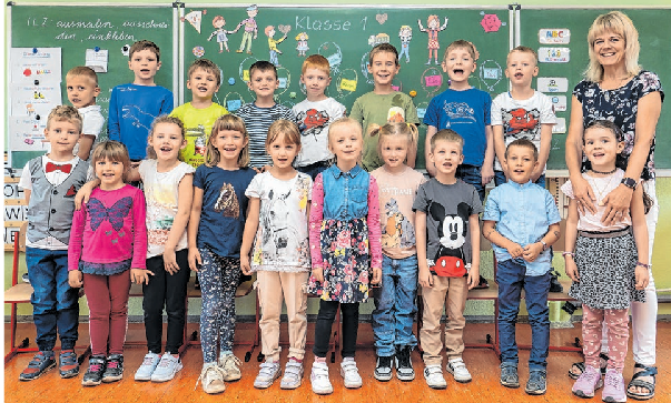 Die Schülerinnen und Schüler der Klasse 1 der Wilhelm-Busch-Grundschule Pinnow: Jannes Adamek, Hanna Borchert, Ellie Else Fiedler, Milo Heinze, Milo Maxim Hering, Nora Hubich, Hannes Klocke, Lumina Kranz, Bela Kubik, Finn Lehnhardt, Emilio Mundt, Etienne Mundt, Hannes-Leon Oelsner, Florian Rohde, Hannah Luisa Selig, Max Ultsch, Klassenlehrerin Kerstin Kleinke