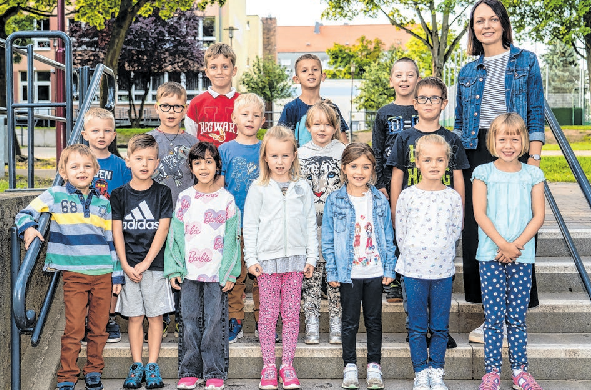 Die Schülerinnen und Schüler der Klasse 1a der Anna-Karbe-Grundschule Gramzow: Lysann Hinz, Ella Beachly, Alexander Dehio, Merle Gollnow, Theodor Jüdith, Henryk Gorecki, Anni Wolter, Lucian Dante, Lennard Ehrke, Tom Gundlach, Masoudah Abu Bakr, Lucy Bartkowiak, Alexander von Cieszinski, Tim Trimpe, Damian Krüger, Klassenlehrerin Julia Spelling