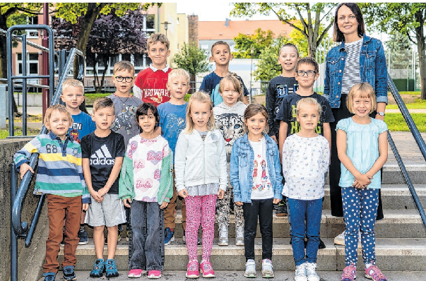 Die Schülerinnen und Schüler der Klasse 1a der Anna-Karbe-Grundschule Gramzow: Lysann Hinz, Ella Beachly, Alexander Dehio, Merle Gollnow, Theodor Jüdith, Henryk Gorecki, Anni Wolter, Lucian Dante, Lennard Ehrke, Tom Gundlach, Masoudah Abu Bakr, Lucy Bartkowiak, Alexander von Cieszinski, Tim Trimpe, Damian Krüger, Klassenlehrerin Julia Spelling