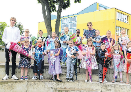 Die Schülerinnen und Schüler der Klasse 1e der Gustav-Bruhn-Grundschule in Angermünde: Jane Catherine Aldinger, Max Walter Axnick, Levi Bachmann, Liam Heinrich Brune, Lilou Emilia Erna Dahlmann, Tyler Domröse, Tyler Tim Joachim Hauck, Lukas Herfurth, Sam Levi Kurpat, Laureen Nafula Maina, Amy-Lynn Ortel, Lara Marie Prill, Nina Theresa Rolke, Greta Schröder, Nora Türke, Jonas Leon Zemke, Klassenlehrerin Heike Röstel