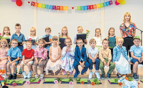 Die Schülerinnen und Schüler der Klasse 1c der Astrid-Lindgren-Grundschule in Schwedt: Leopold Daniel Alexander, Tom-Sebastian Berkholz, Fiona Bierbaß, Alia Erdmann, Elias Frahm, Emmy Hesse, Nele Jahnke, Diana Lysenko, Sophie Neumann, Rosalie Reinke-Wegiel, Henrik Rochlitz, Heleen Rohr, Darian Rost, Fynn Schablack, Eric Schüler, Mika Volkmer, Jonny Winkler, Stella Winter, Alina Zmyslia, Klassenlehrerin Josephine Kersten