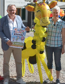 Michael Meier und Ulrike Pitz, deren Kreativkreis das Städtle mit vielen bunten Ballonfiguren dekorieren wird. BAN