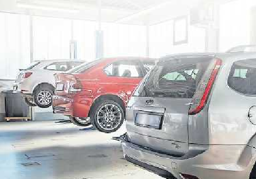 Blick in die Werkstatt: Das Autohaus Lochner repariert kleine und große Fahrzeuge. ARCHIVFOTO: MAYER/FREI