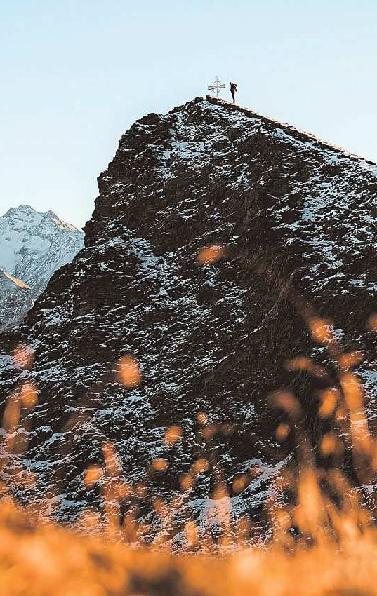 Zum Gipfelkreuz auf das Figerhorn (2743m) in der Glocknergruppe. Foto: Elisa Bachmann