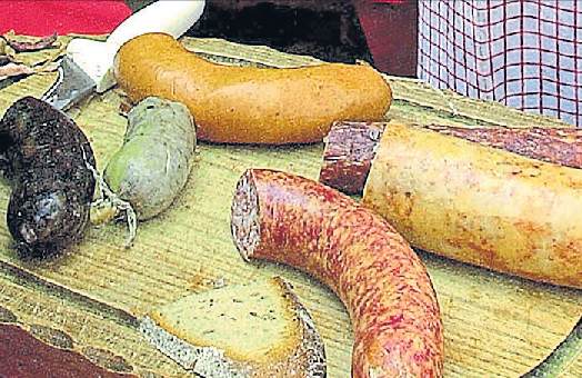 Leckere Wurstspezialitäten sind nur ein Teil des großen Angebotes an regionalen Produkten, die zum Genießen einladen.