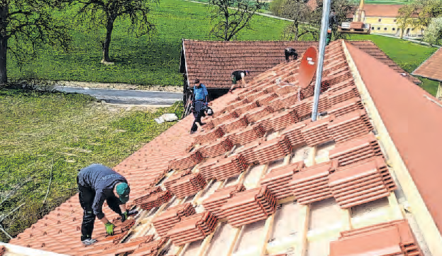 Das Dach der FF Walchshausen wurde bei der Sanierung neu gedeckt. (FF Walchshausen)