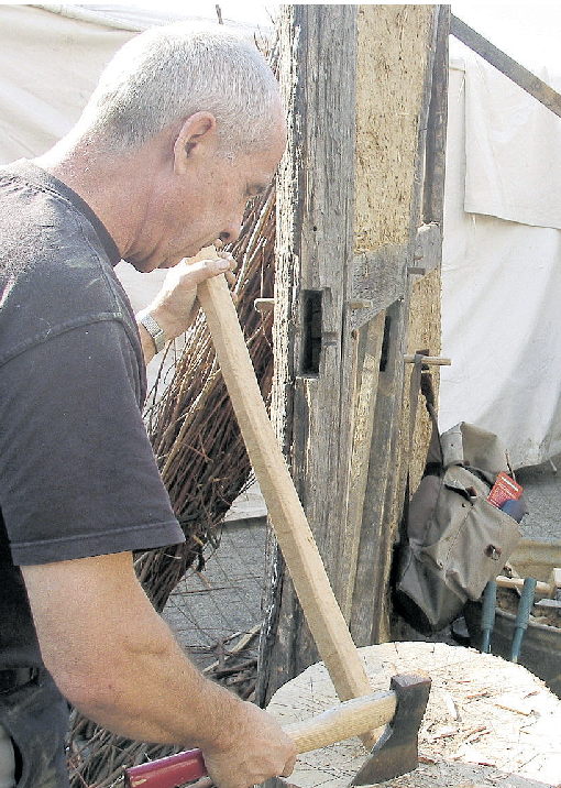 Auch Meister in alten Berufen stellen sich an diesem Wochenende an den 65 Ständen vor. FOTO GASS