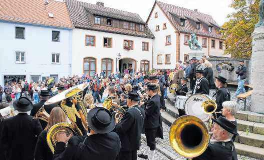 Zünftige Rhythmen, die ins Blut gehen, dürfen natürlich nicht fehlen bei der Traditions-Kerwa in Heilsbronn.