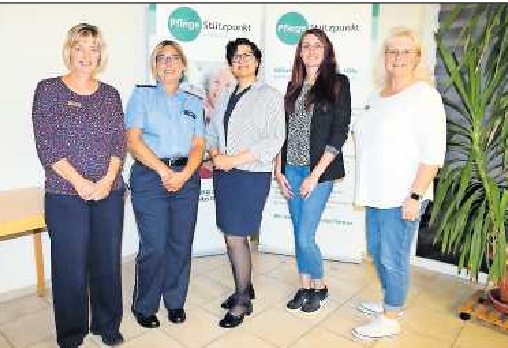 Von links: Heike Greiner (Pflegestützpunkt Otterberg), Alexandra Grub, Solmaz Thieme, Nina Dick, Martina Leßmeister (Pflegestützpunkt Otterberg). FOTO: MIRIAM DIECKVOB