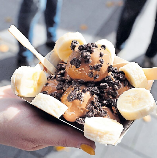 Gefüllte Teigbällchen mit Toppings. FOTO: BENNDORF