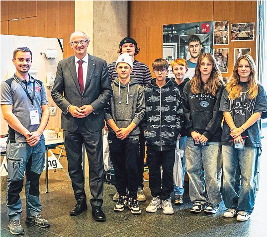 LH Anton Mattle begrüßte Teilnehmer der Lehrlingsmesse „Talent trifft Adler - Das Land Tirol als Arbeitgeber“. Foto: MS Silz-Mötz