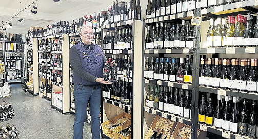 Die Auswahl an Wein, Sekt und Champagner ist riesig bei Stendels. Die Spargelweine sind auch schon eingetroffen.