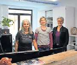 Am Empfang: (von links) Ellen Prautsch, Jeannette Becker und Jasmin Godon. Es fehlt Heike-Rude-Sattler. FOTO: MMÖ