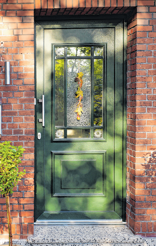 Haustüren sind für das Erscheinungsbild eines Gebäudes besonders wichtig und in vielen Variationen erhältlich.