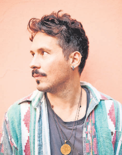 Der Berliner SingerSongwriter Benne geht am 23. April auf Tour. Seine