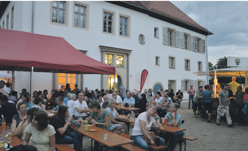 Entspannte Atmosphäre: Beim Jazz- und Bluesfestival in Hirschaid genießen Besucher erstklassige Livemusik.