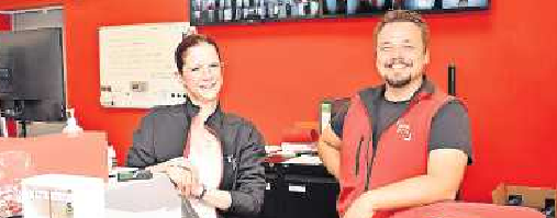 Homebox-Niederlassungsleiter Christian Krudop mit Mitarbeiterin Sandra Rapp. FOTO:ENK/ARCHIV