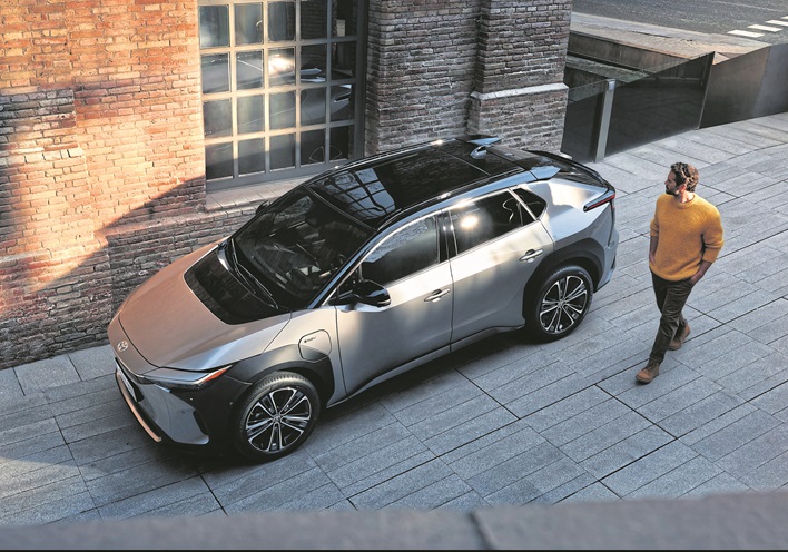 Als erstes reines Elektrofahrzeug bildet der Toyota bZ4X den Auftakt zu einer vollelektrischen Modelloffensive