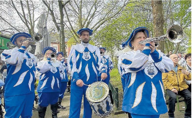 2023 begleitete das Fanfarenkorps Wickede das Maibaumfest. FOTO (A) JAN KEUTHEN