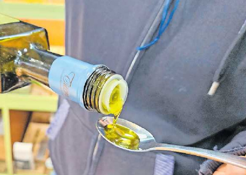 Wegen Ernteausfällen buchstäblich zu flüssigem Gold geworden: Olivenöl. FOTO: BENNDORF