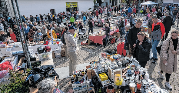 Spaß für jeden gibt es am verkaufsoffenen Sonntag in Langenau - auch auf den beiden Flohmärkten. Fotos: GHV Langenau