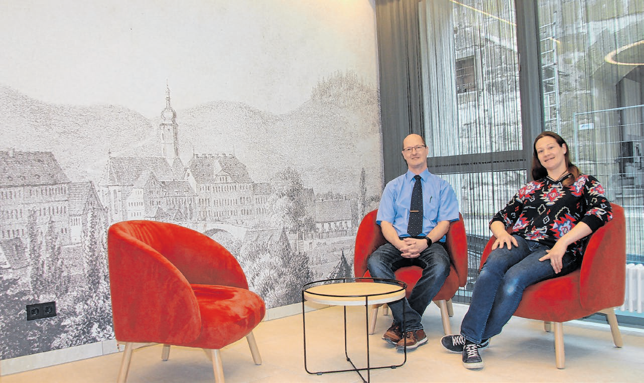 Das Hotel-Foyer mit der historischen Stadtansicht gehört zu einem der Lieblingsplätze von Sarah und Attila Mándi.