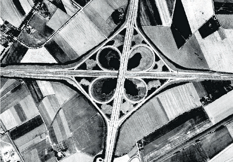 Das Kamener Kreuz im Wandel der Zeit. 1952 war es längst noch nicht fertiggestellt, 1969 war das Kleeblatt dann vollendet. FOTOS LWL