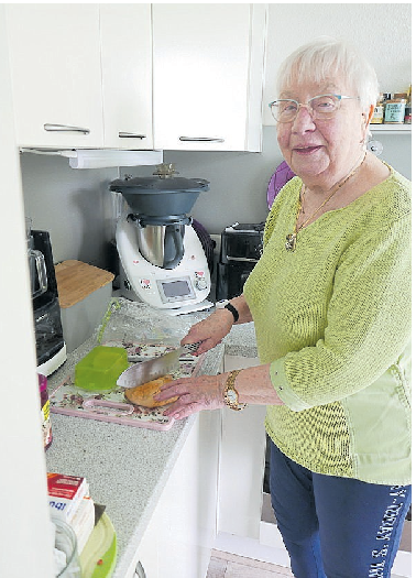 Die Küche in Dagmar Tigges Wohnung ist klein, aber zweckmäßig.