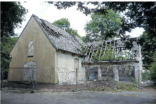 Die Friedhofskapelle stand kurz vor dem Abriss. Der Weg zum Friedenshaus war lang. FOTO DIETMAR LOTZE