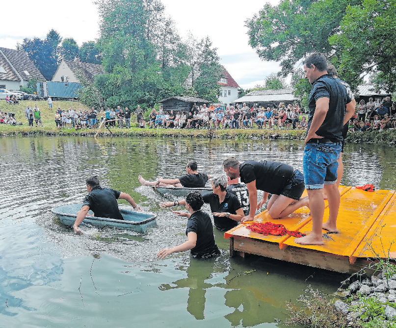 Badewannen-Regatta: Mit einem Gaudi-Rennen hat die Vereinigung der Sportfischer im vergangenen Jahr ihr 50-jähriges Bestehen gefeiert.