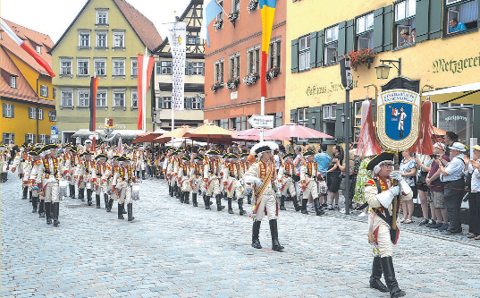 Auch die Dinkelsbühler Knabenkapelle zeigt während der Kinderzeche wieder ihr Können. Fotos: Peter Tippl