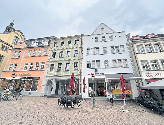 In dem ehemaligen Verlagsgebäude am Buttermarkt befindet sich heute der Weinhändler Urban Vines. Foto: Christopher Hess