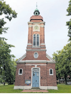 Die barocke Dorfkirche, saniert 2017 und 2019. FOTO: RENÉ WERNITZ 