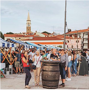 Meerblick, gepaart mit erstklassigem Essen und freundlicher Atmosphäre. Foto: Dragan Zlatanovic