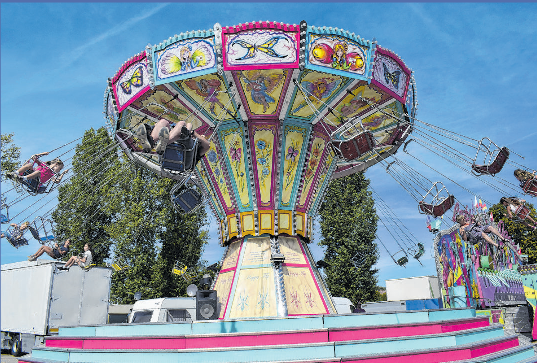 Der Traum vom Fliegen - ein Besuch im Kettenkarussell macht es möglich. Foto: Christina Özbek