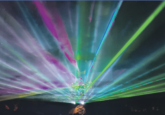 Farbenfroh: Die Lasershow findet am Kirchweihsonntag im Festzelt statt. Foto: Christian Treffer