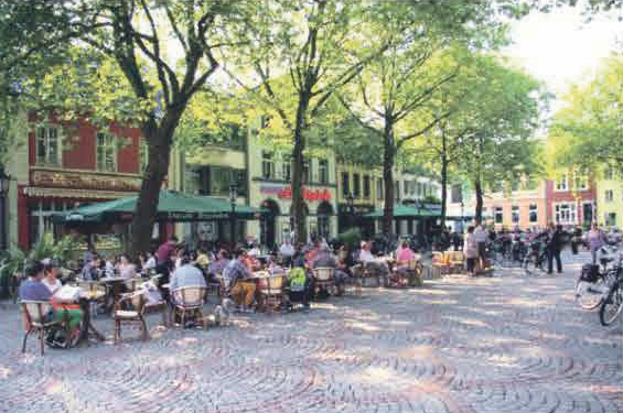 Der zentrale "Buttermarkt“ mit seinen malerischen Häusern lädt zum Verweilen ein.