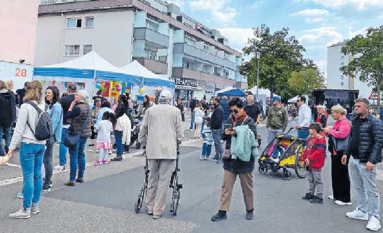 Gut besucht war das Nachbarschaftsfest in der Comeniusstraße. FOTO: CLAUDIA MATHEIS