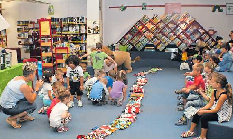 Die Stadtbücherei bietet in den Herbstferien ein Programm für Kinder und Jugendliche. FOTO: GIB