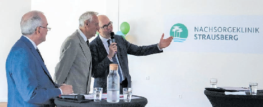 Klinik-Geschäftsführer Jan Dreher mit Investor Peter Fritz bei der Pressekonferenz, links der frühere Staatskanzleichef Martin Gorholt, der Beiratsvorsitzender wird