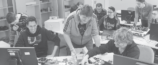 Vermittlung von Wissen und gleichzeitig Freude an der Arbeit: Das sind die EDV-Schulen in Plattling. Foto: Archivfoto