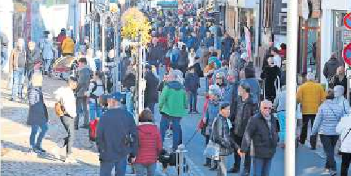 Die Hauptstraße wird zum beliebten Ziel der Besucher, wenn die Geschäfte am Sonntag von 12 bis 17 Uhr öffnen. FOTO: STEFAN ENDLICH