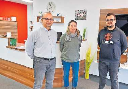 Das Team vom Hörpunkt: (von links) Veton Prekadini, Lea Ferlazzo und Amir Prekadini. FOTO: MMÖ