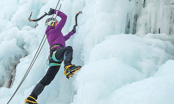 Nichts für schwache Nerven: Eisklettern in der Oststeiermark.Foto: TheSupporter-stock.adobe.com