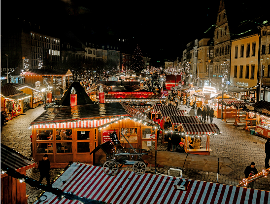 Beim Bayreuther Christkindlesmarkt erwartet die Besucher auf dem Marktplatz ein vielfältiges Angebot in stimmungsvoller Atmosphäre. FOTO: PR