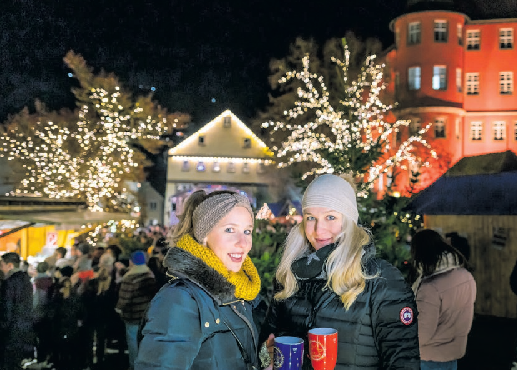 Der Glühwein schmeckt bei „,Advent am Schloss“ in Künzelsau. Foto: Rolf Hartbrich/Stadtverwaltung Künzelsau