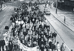 Im Herbst 1989 gingen 35.000 Menschen in Frankfurt (Oder) auf die Straße und forderten u.a. Pressefreiheit. Repro: Redaktion