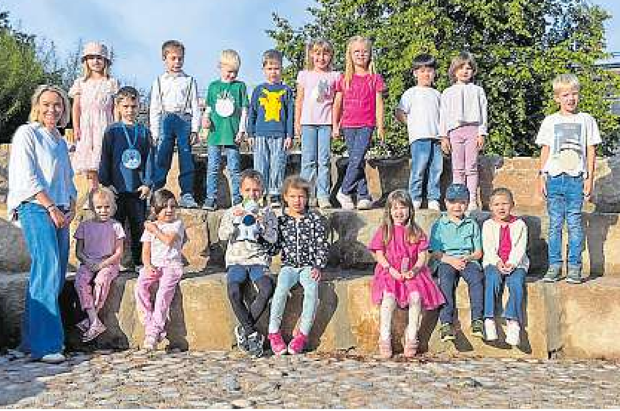 Die Klasse 1f mit Klassenlehrerin Nicole von Dahle.